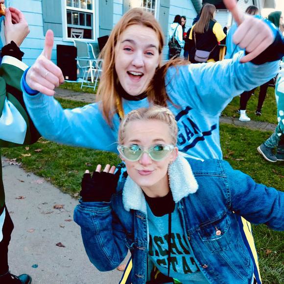 Meet your Posher, Carly - Picture 1 of 1